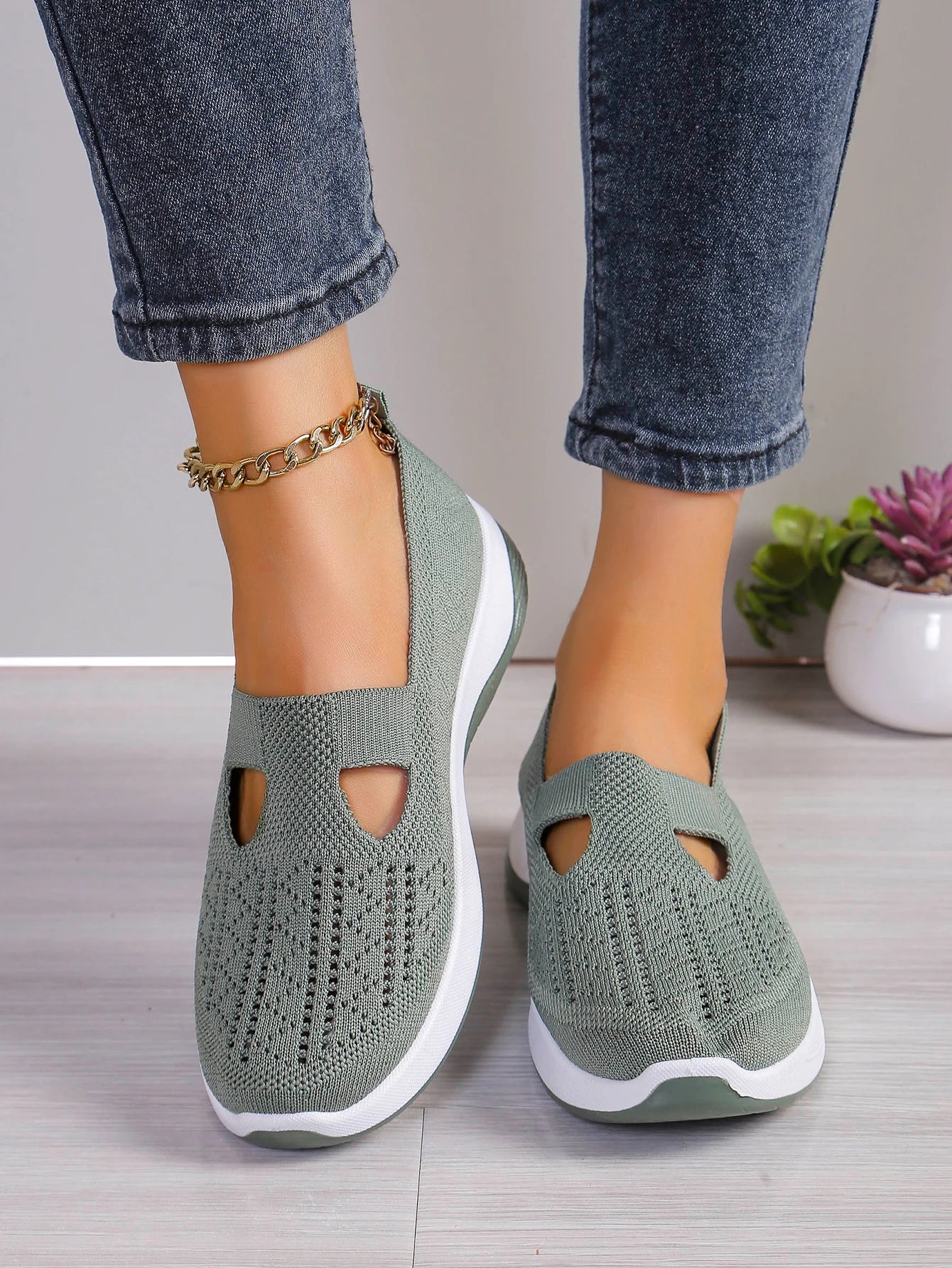 Women's Solid Color Breathable Sneakers, Soft Sole Lightweight Slip On Walking Shoes, Low-top Knitted Casual Shoes