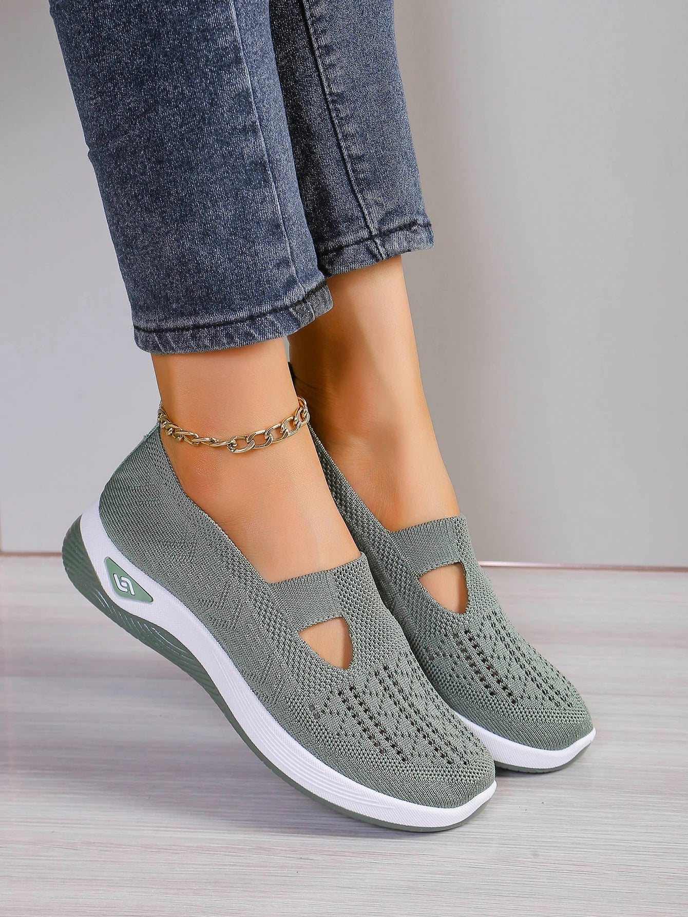 Women's Solid Color Breathable Sneakers, Soft Sole Lightweight Slip On Walking Shoes, Low-top Knitted Casual Shoes