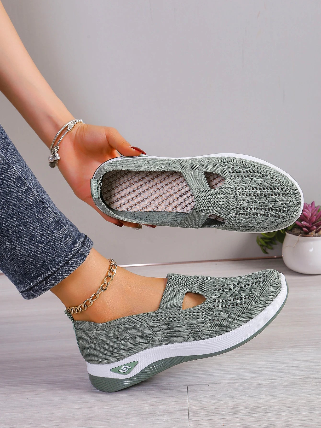 Women's Solid Color Breathable Sneakers, Soft Sole Lightweight Slip On Walking Shoes, Low-top Knitted Casual Shoes