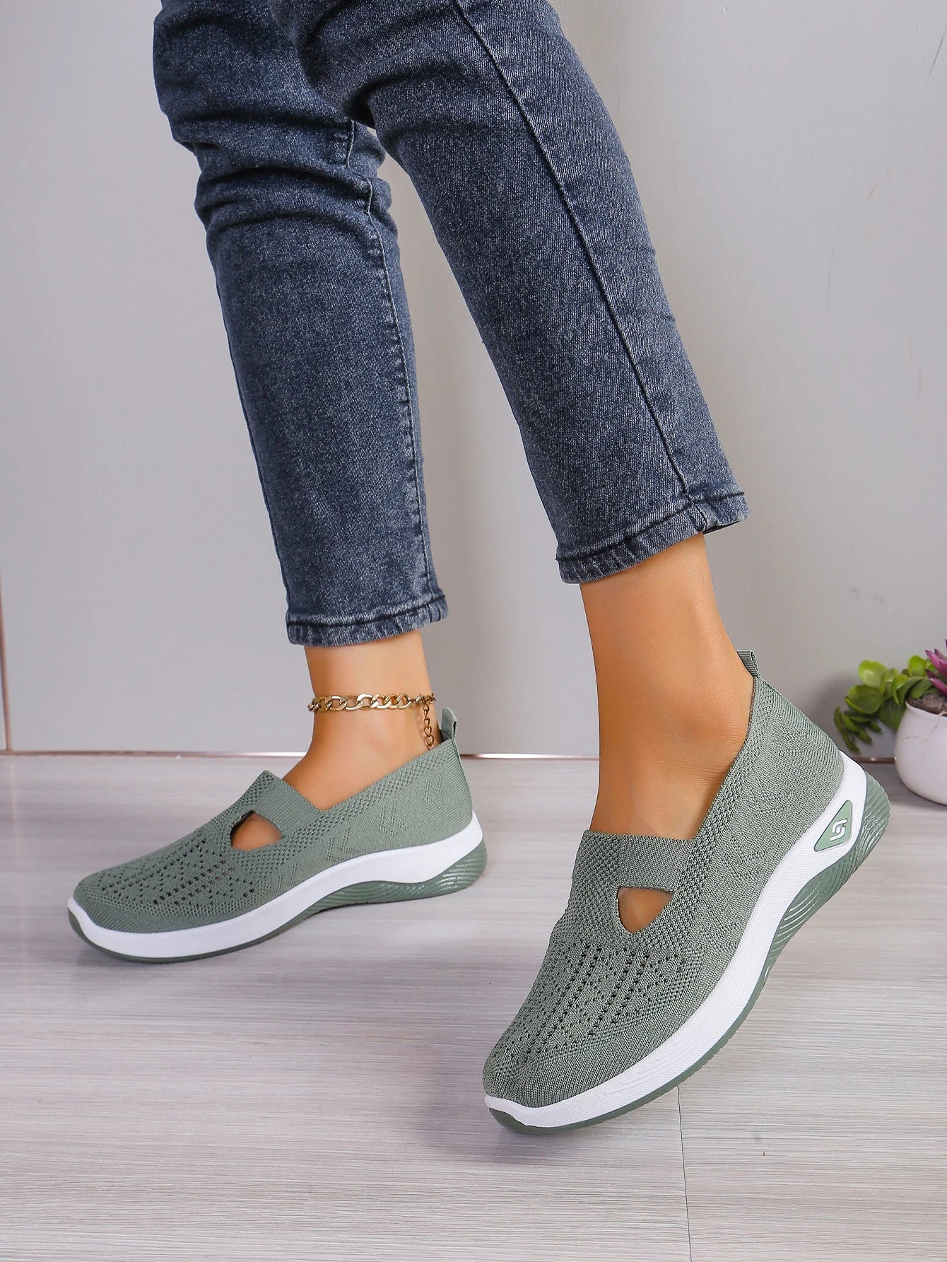 Women's Solid Color Breathable Sneakers, Soft Sole Lightweight Slip On Walking Shoes, Low-top Knitted Casual Shoes